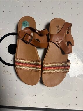CL by Laubry Women’s Tan Leather Sandals with Woven Accent 7.5